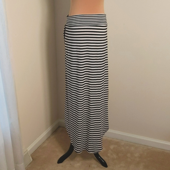 Mod Modele Skirt, L, EUC - Picture 2 of 2